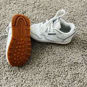 Classic toddler Reebok size 7 sneakers.